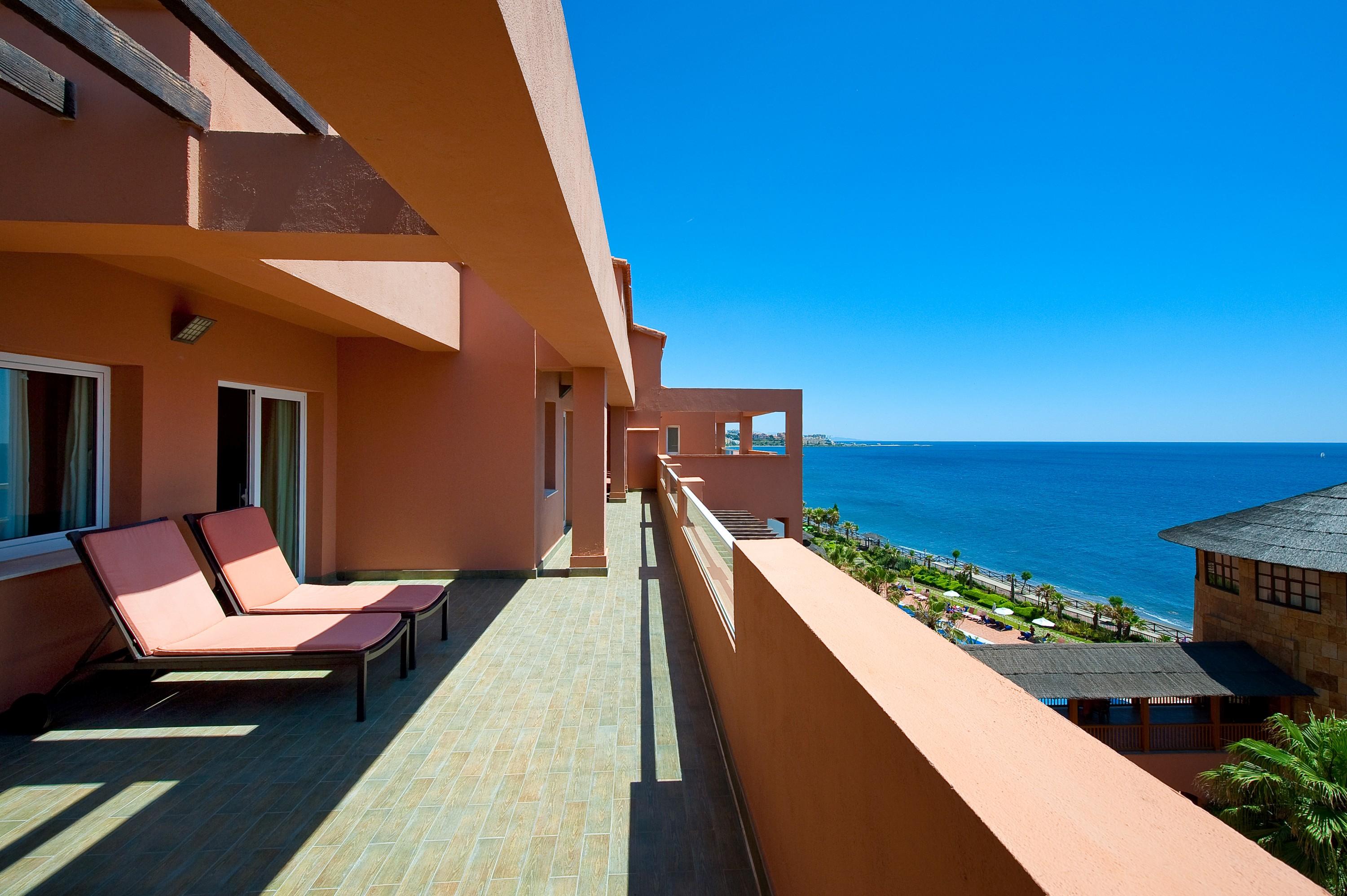 厄尔巴岛埃斯特波纳海水浴温泉酒店 外观 照片 Balcony of a hotel room