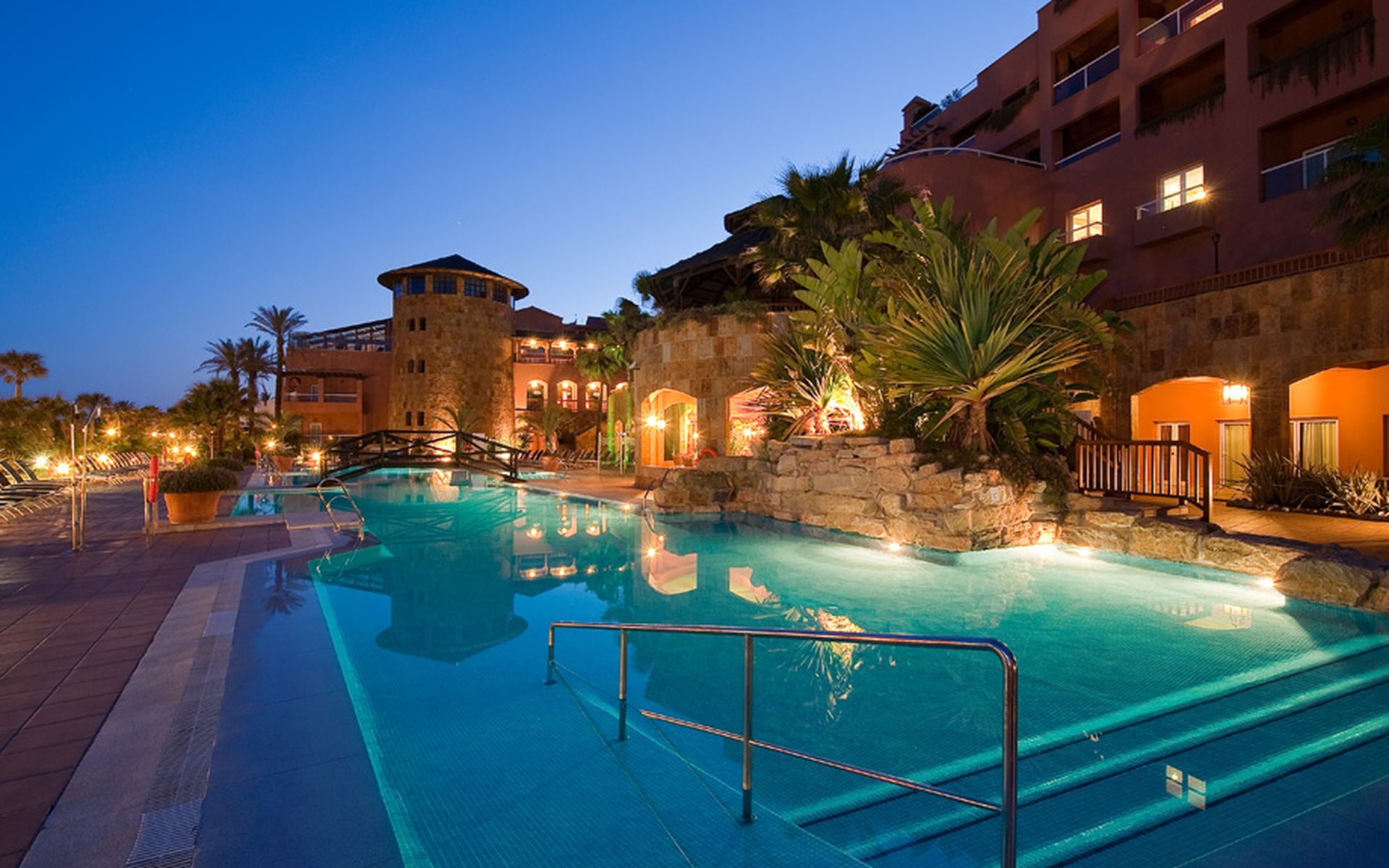 厄尔巴岛埃斯特波纳海水浴温泉酒店 外观 照片 The swimming pool at the Royal Spa at The Royal