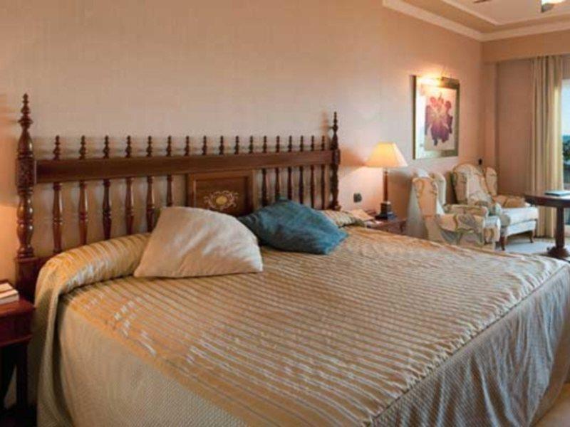 厄尔巴岛埃斯特波纳海水浴温泉酒店 外观 照片 A bedroom at the hotel