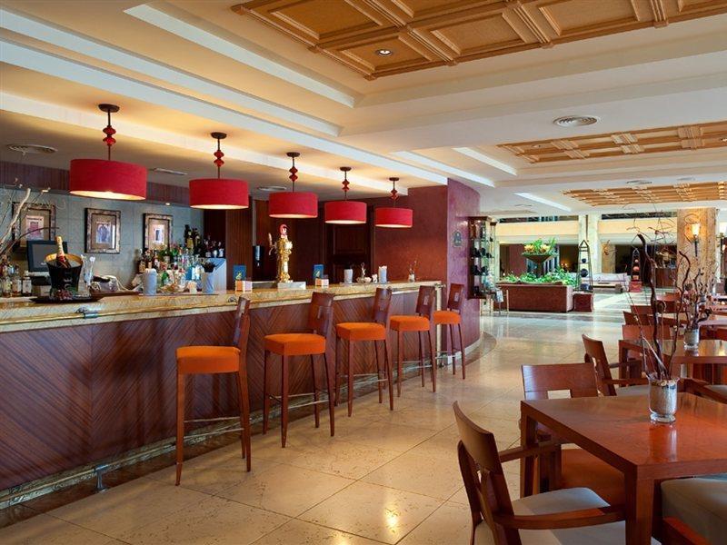 厄尔巴岛埃斯特波纳海水浴温泉酒店 外观 照片 The bar at the hotel