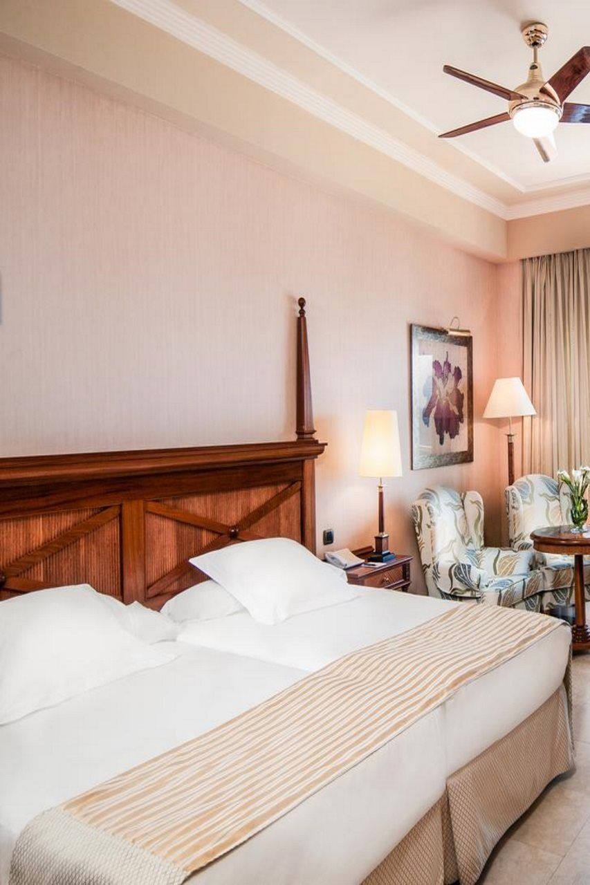 厄尔巴岛埃斯特波纳海水浴温泉酒店 外观 照片 A room at the hotel