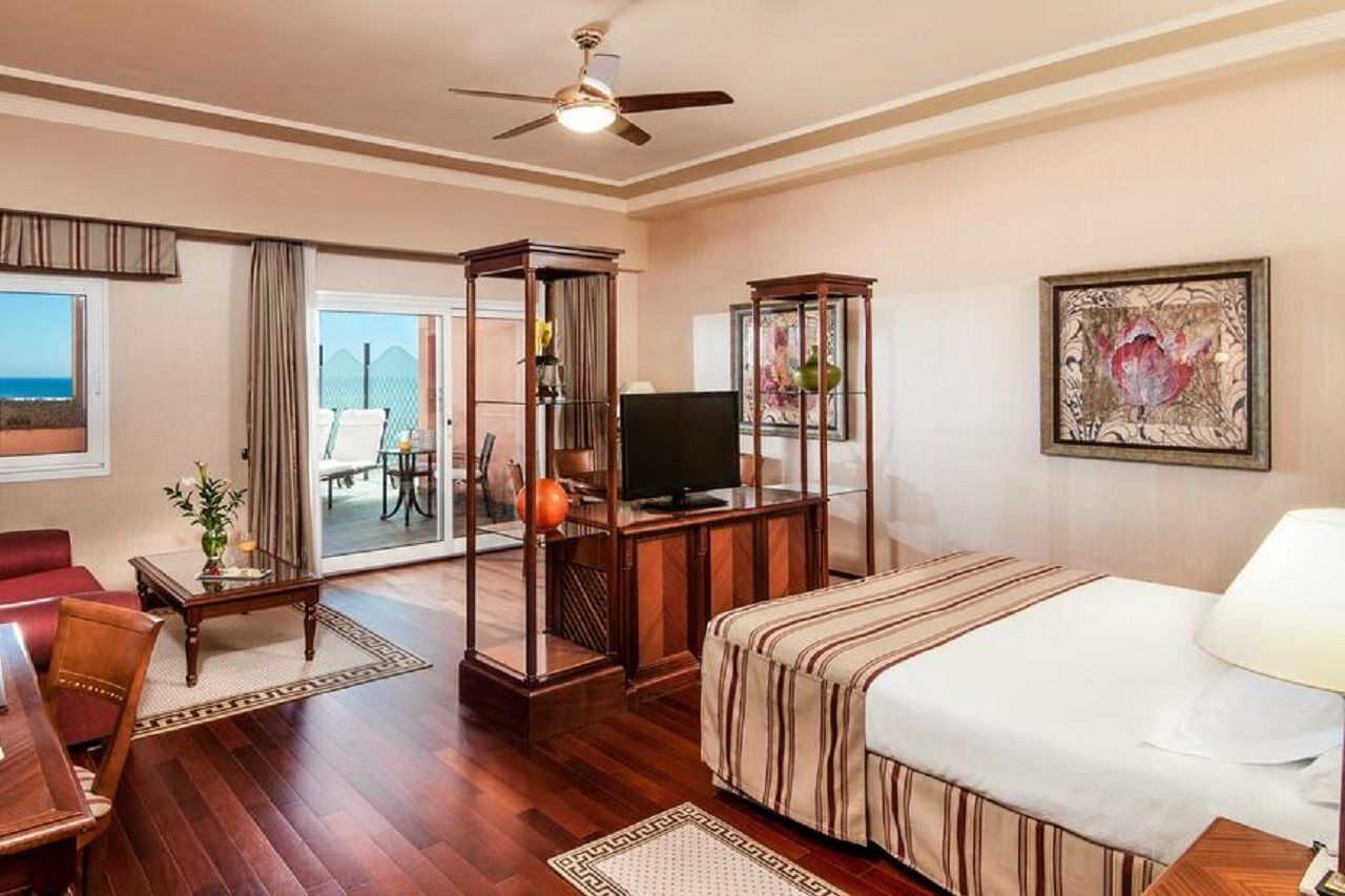 厄尔巴岛埃斯特波纳海水浴温泉酒店 外观 照片 Suite at the Hilton Athens